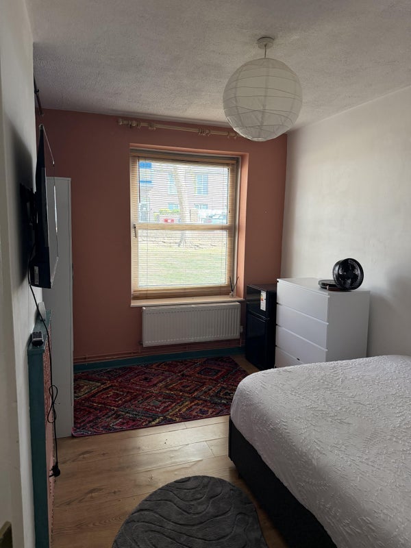 Room Atkins Road in Greater London