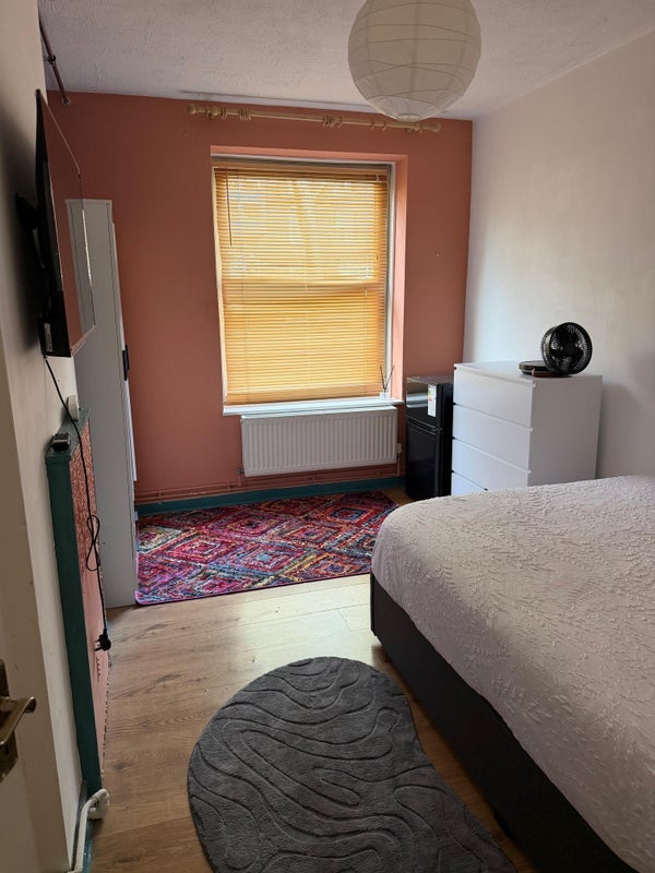 Room Atkins Road in Greater London