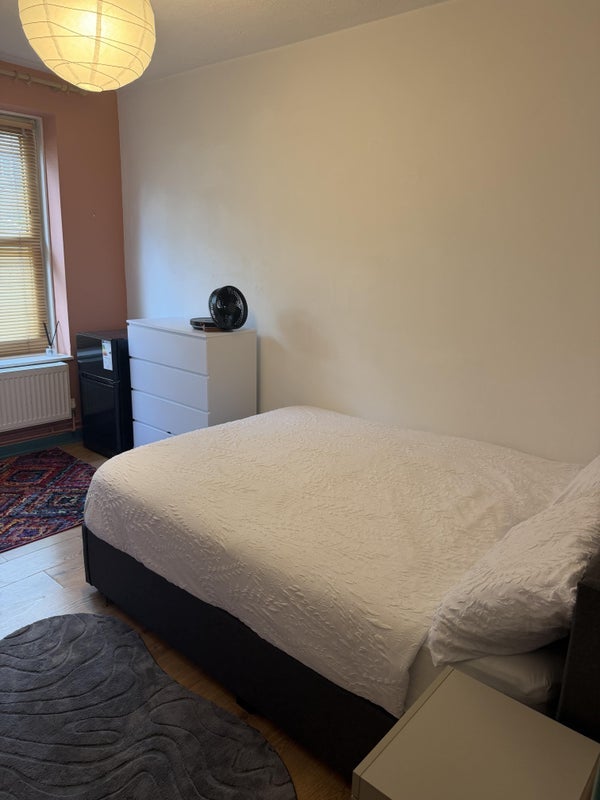 Room Atkins Road in Greater London