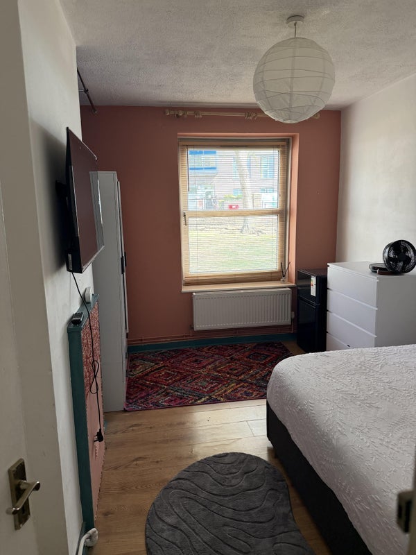 Room Atkins Road in Greater London