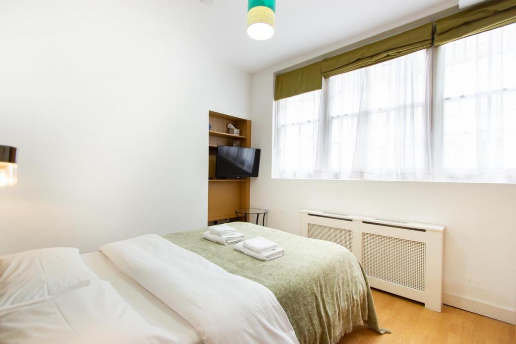 Flat Drummond Street in Greater London