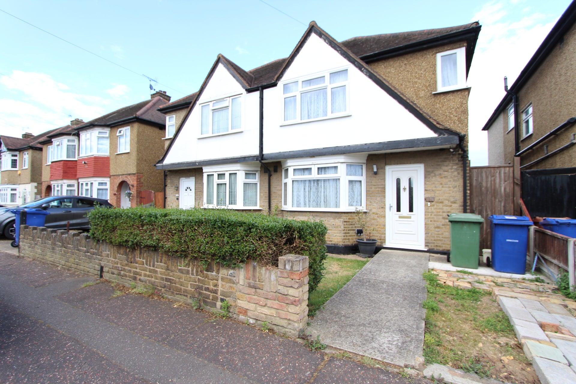 House Heathview Road in London