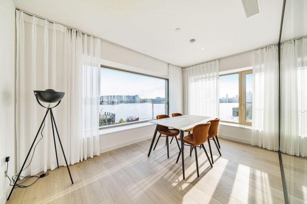 Flat Royal Wharf in London