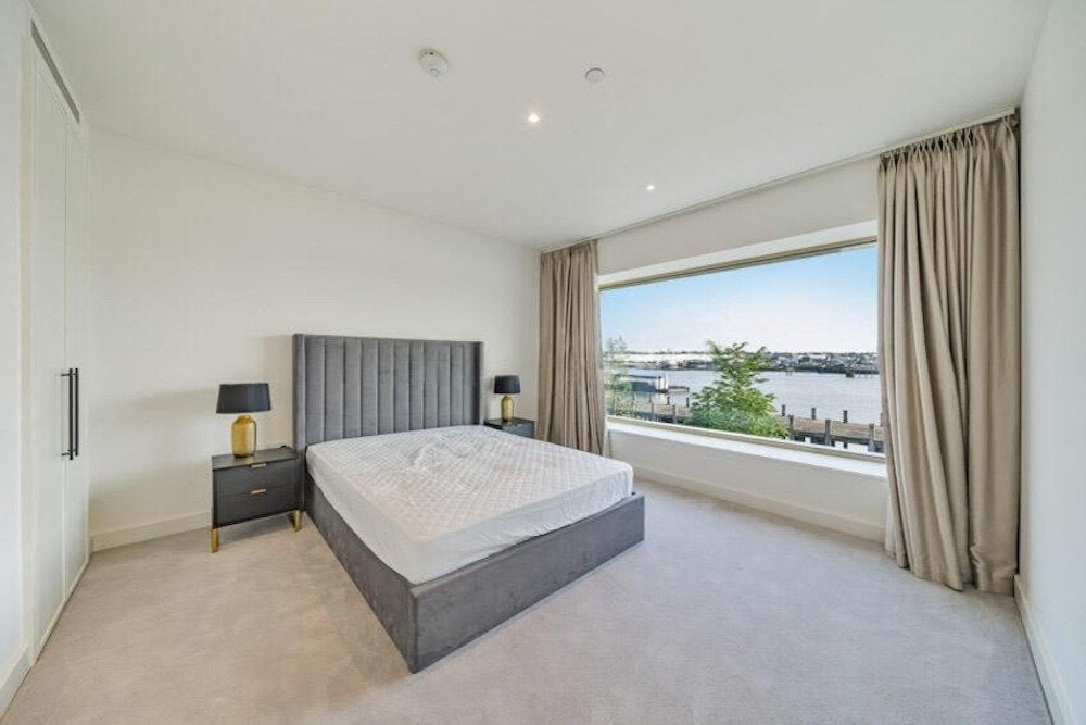 Flat Royal Wharf in London