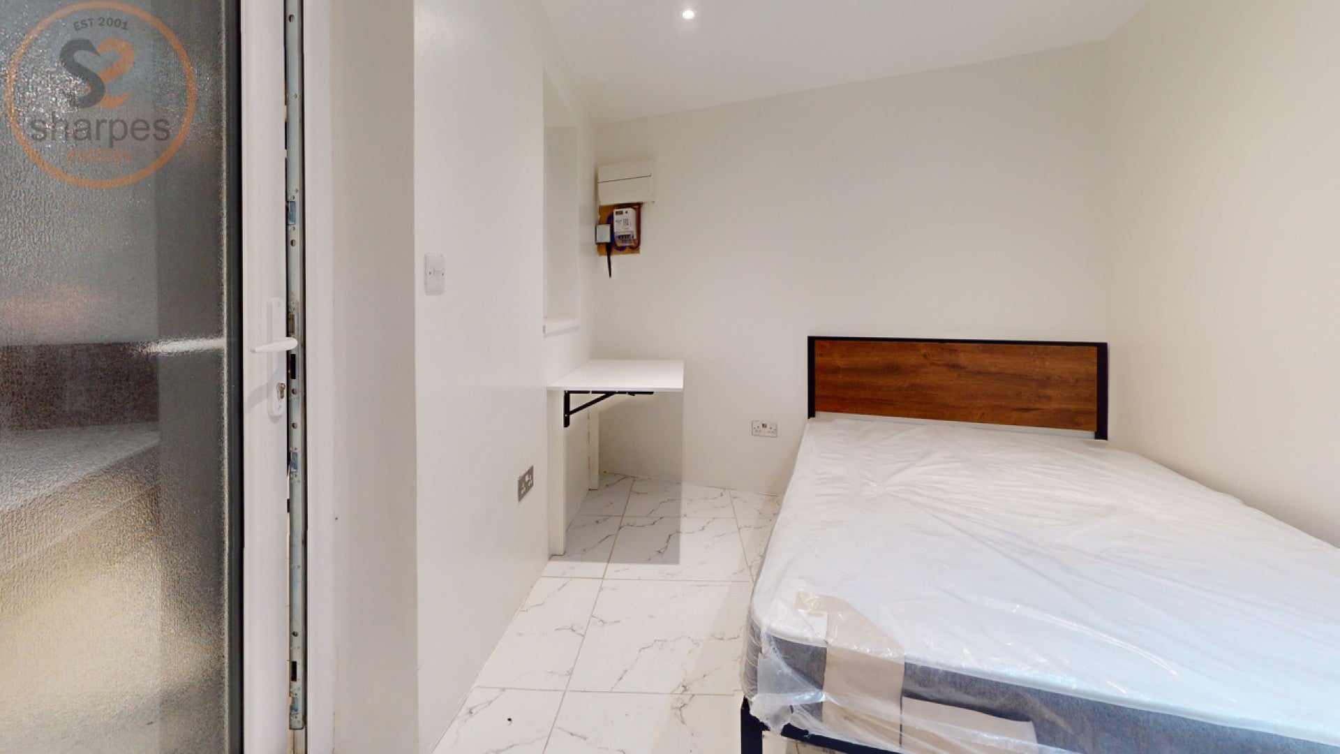 Flat Farewell Place in Greater London