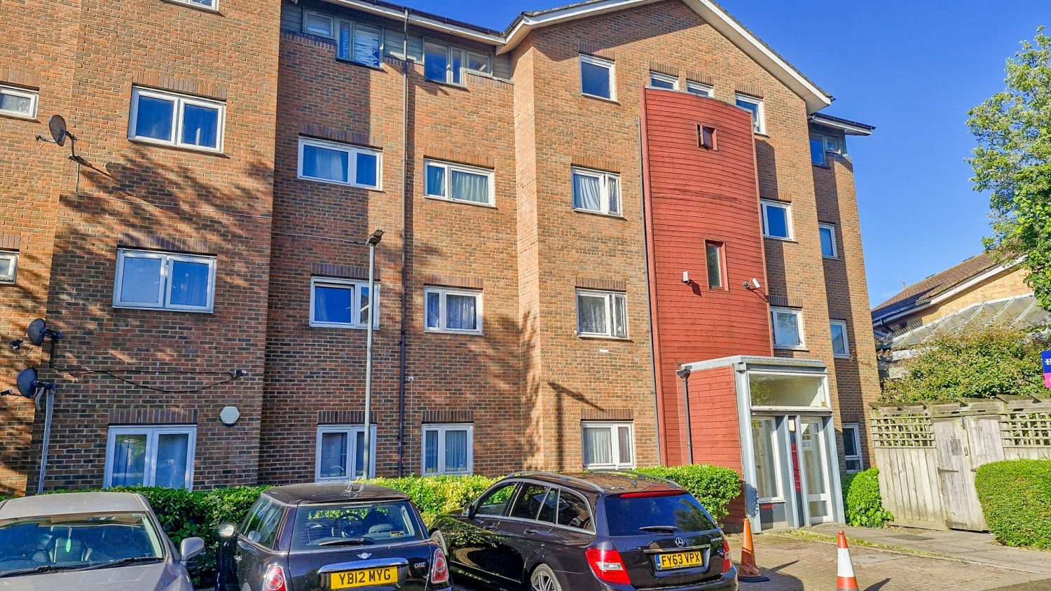 Flat Meadowford Close in Greater London