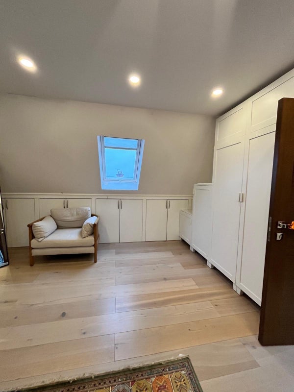Room Lyndhurst Gardens in Greater London