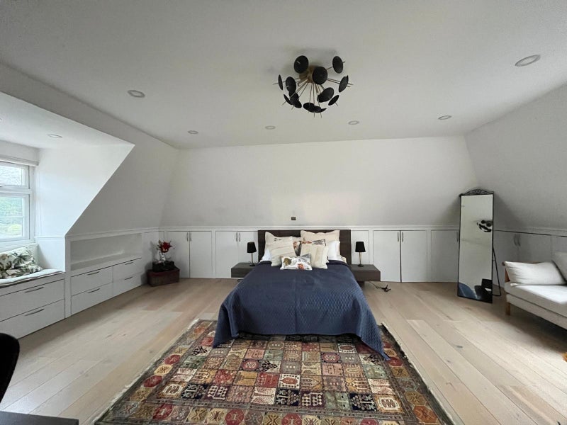 Room Lyndhurst Gardens in Greater London