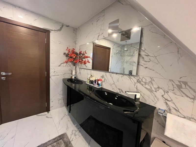 Room Lyndhurst Gardens in Greater London