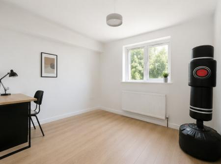 Flat North Lane in Rushmoor