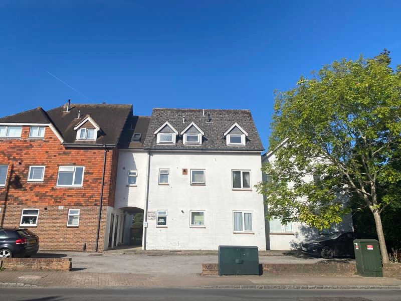 Flat Golden Square in Horsham