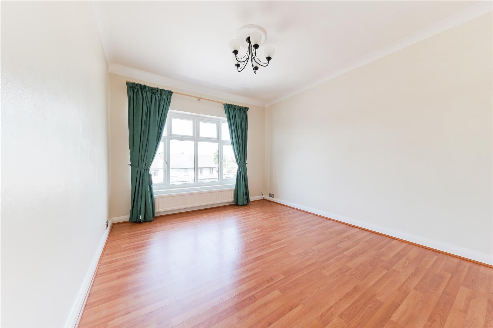 Flat London Road in Greater London