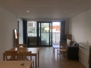 Flat Yabsley Street in Greater London