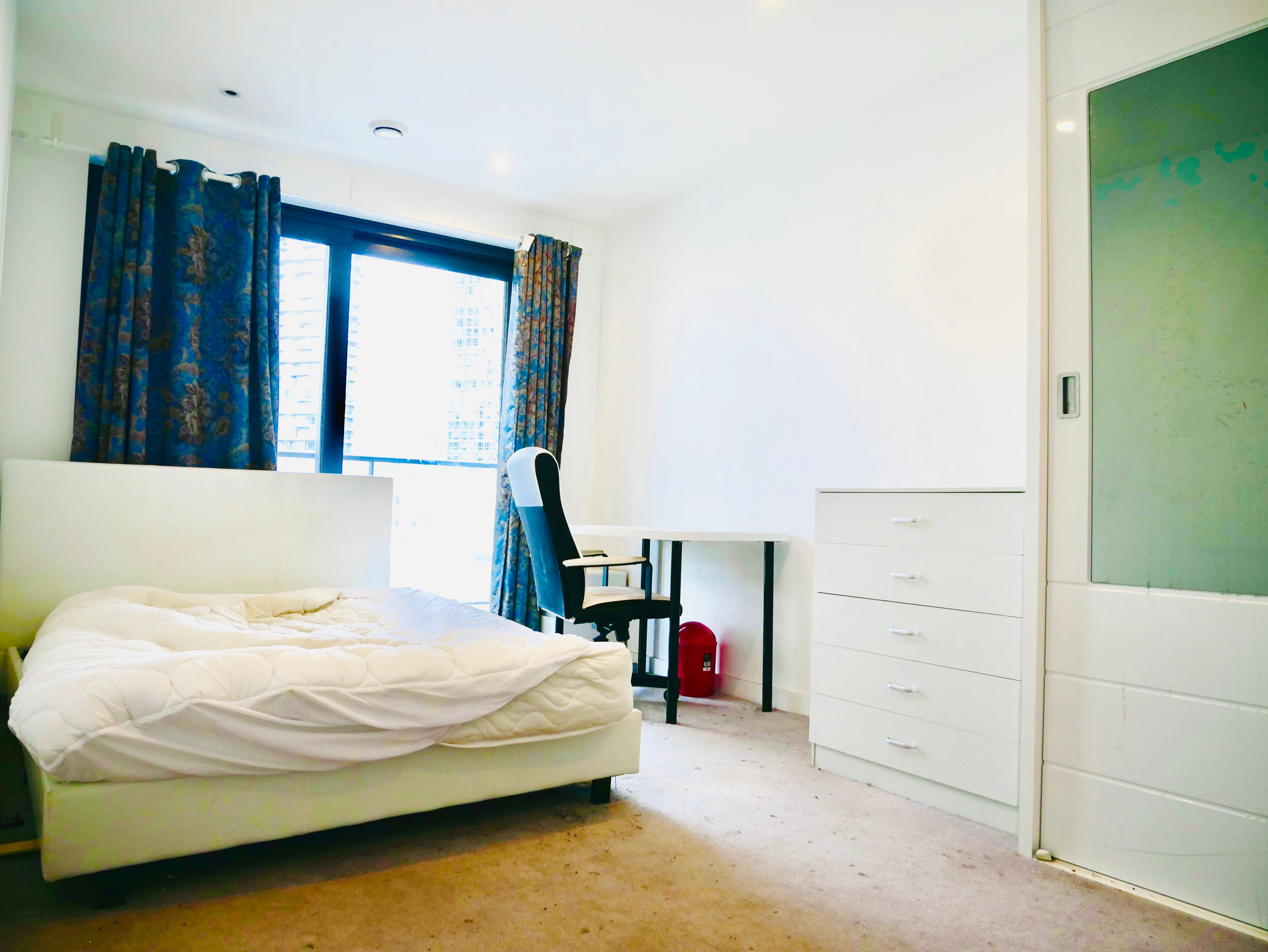 Flat Yabsley Street in Greater London
