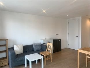 Flat Yabsley Street in Greater London
