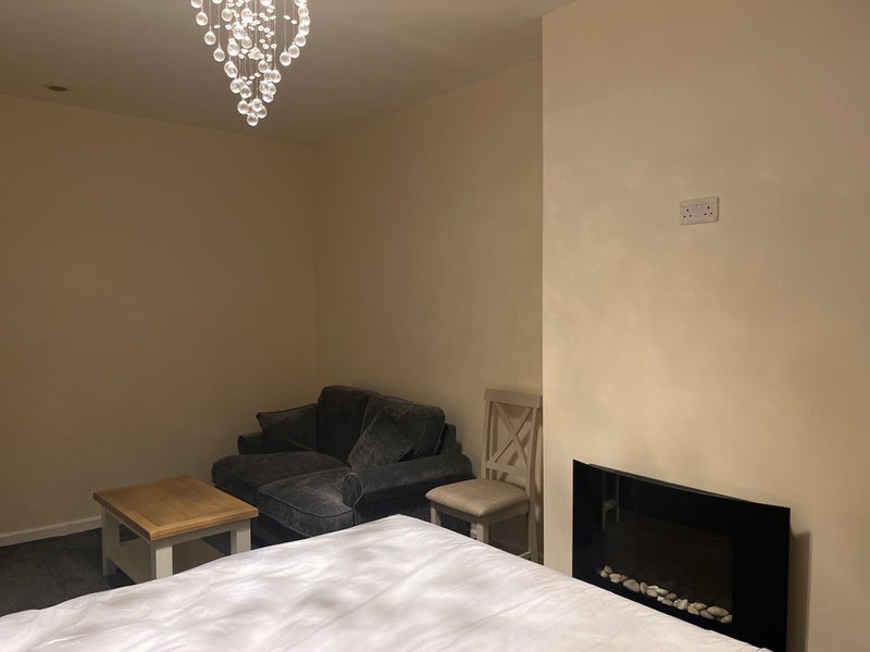 Room Fishponds Road in Bristol