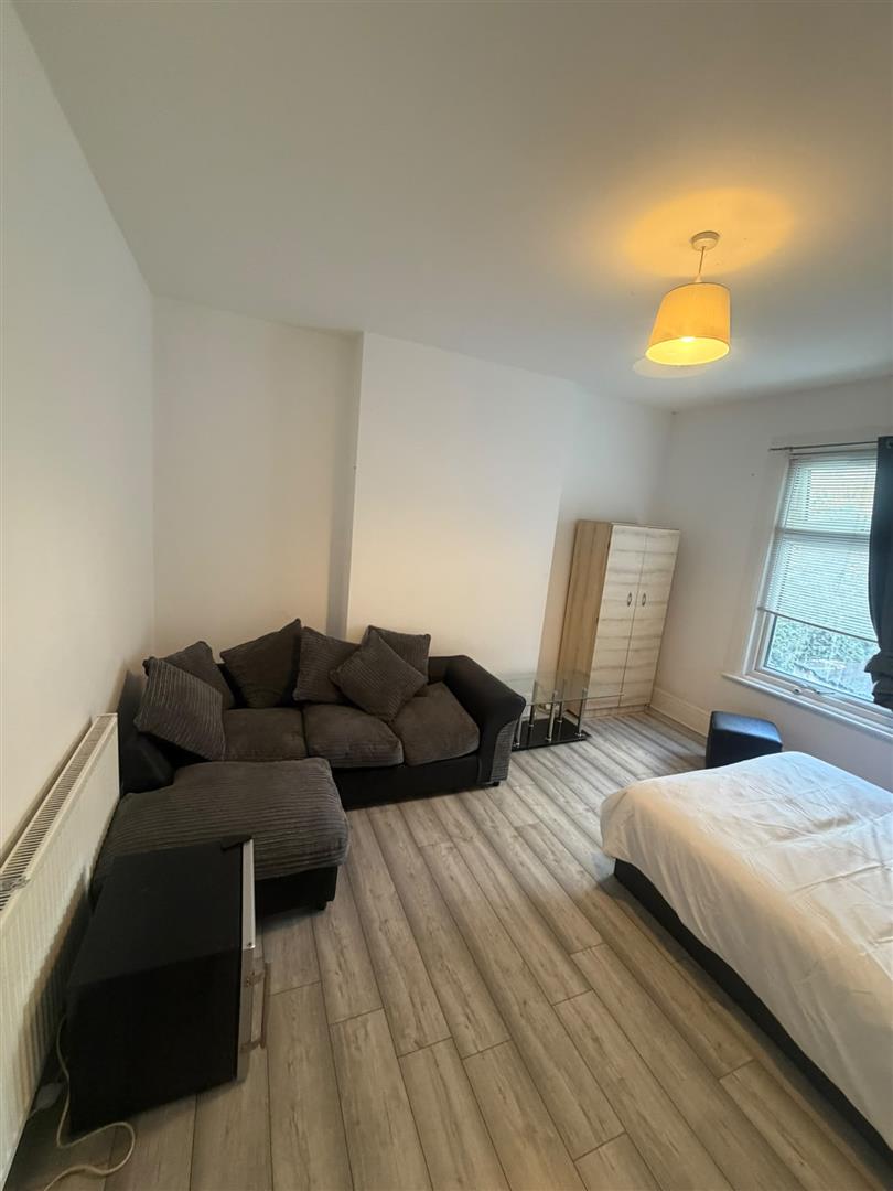 Room Balfour Road in Greater London