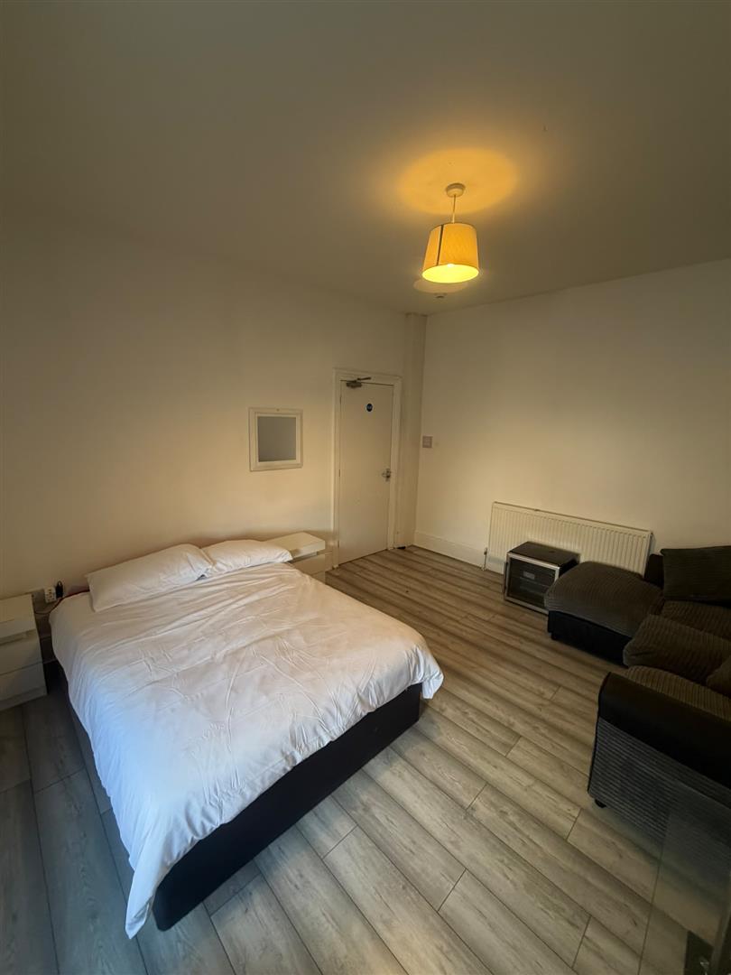 Room Balfour Road in Greater London