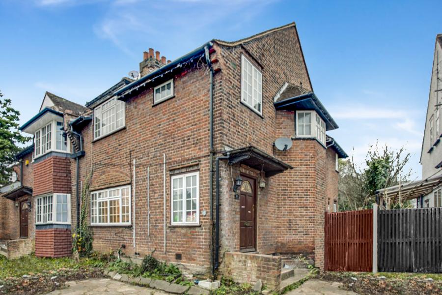 House The Meadow Way in Greater London