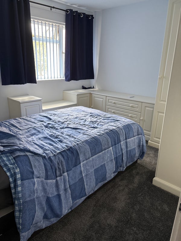 Room Mayfield Road in West Suffolk