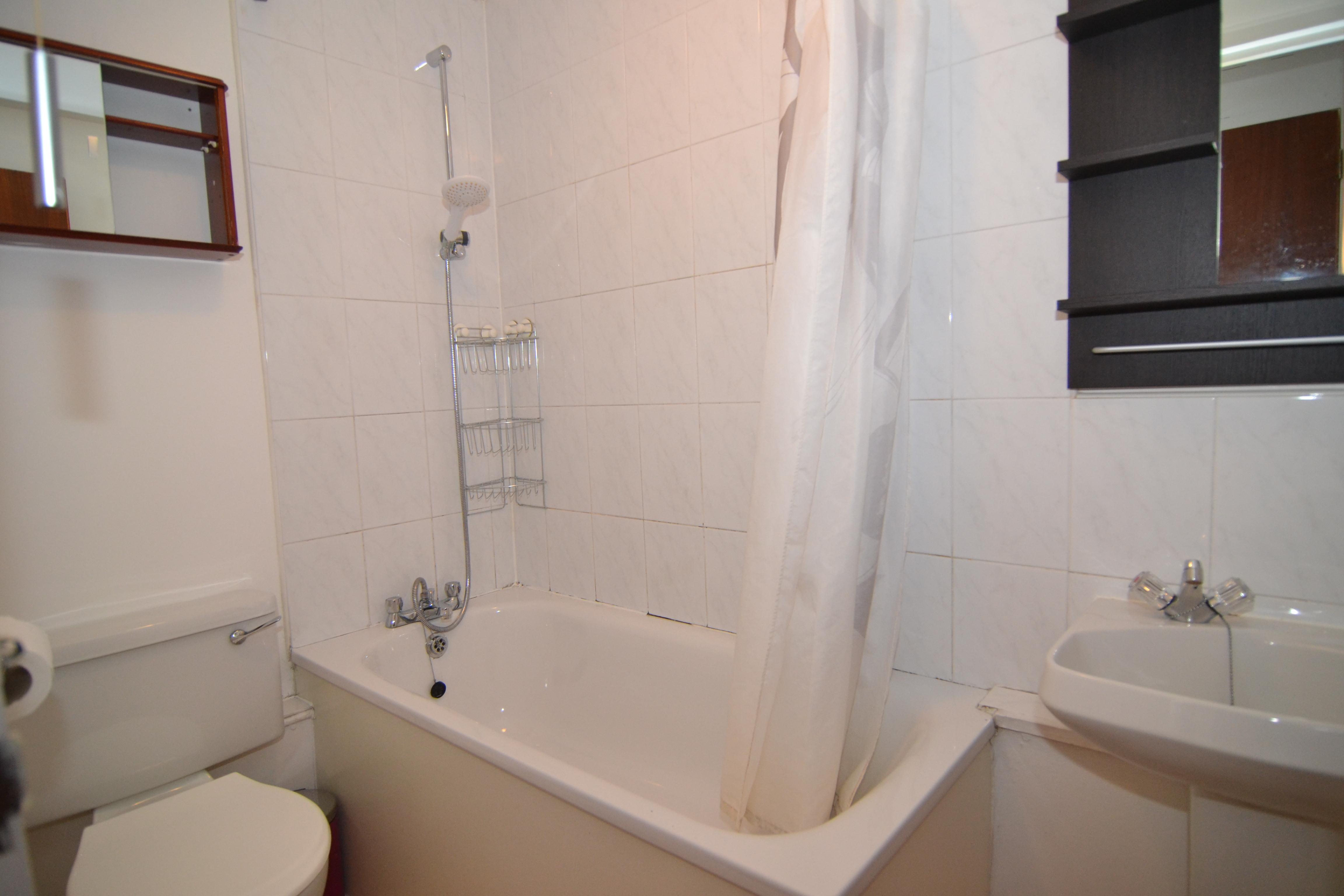 Flat Cobbold Road in Greater London