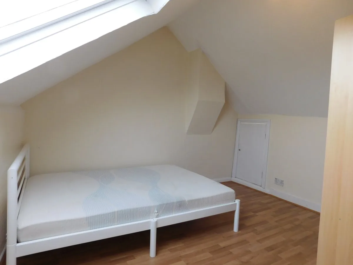 Flat Greenford Avenue in Greater London