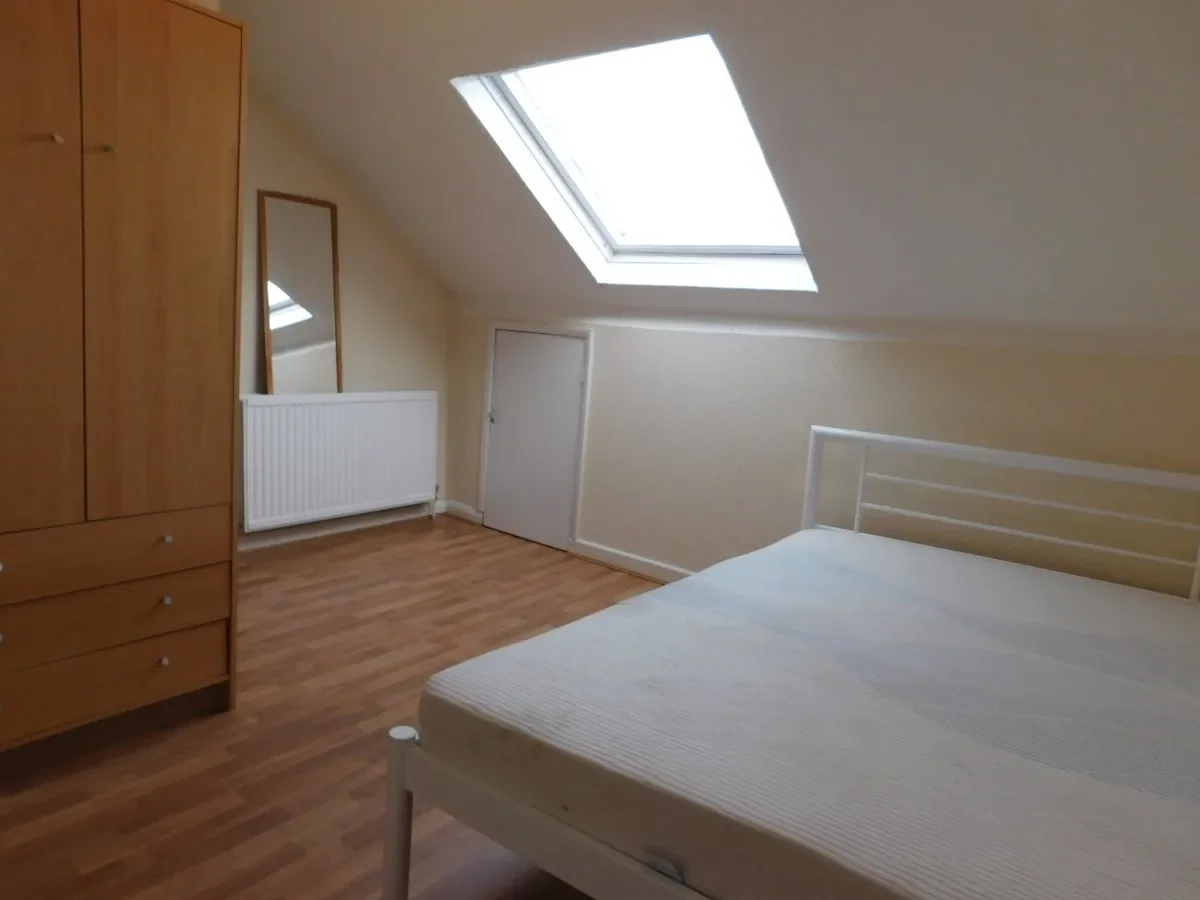 Flat Greenford Avenue in Greater London