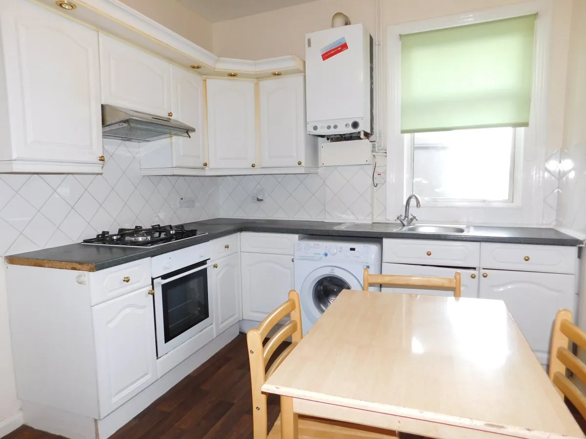 Flat Greenford Avenue in Greater London