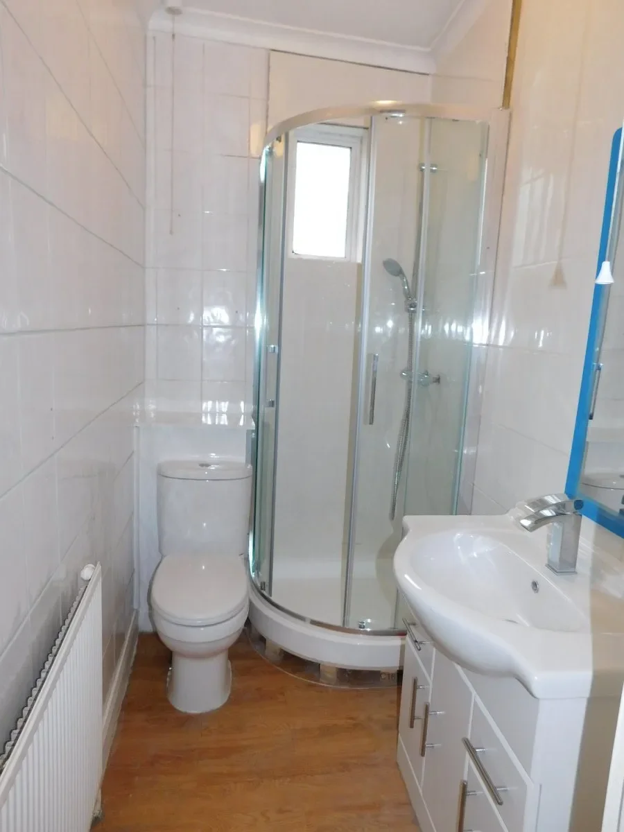 Flat Greenford Avenue in Greater London