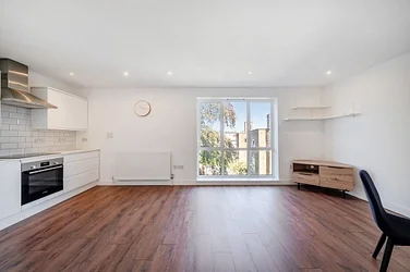 Flat Tooting Bec Road in Greater London