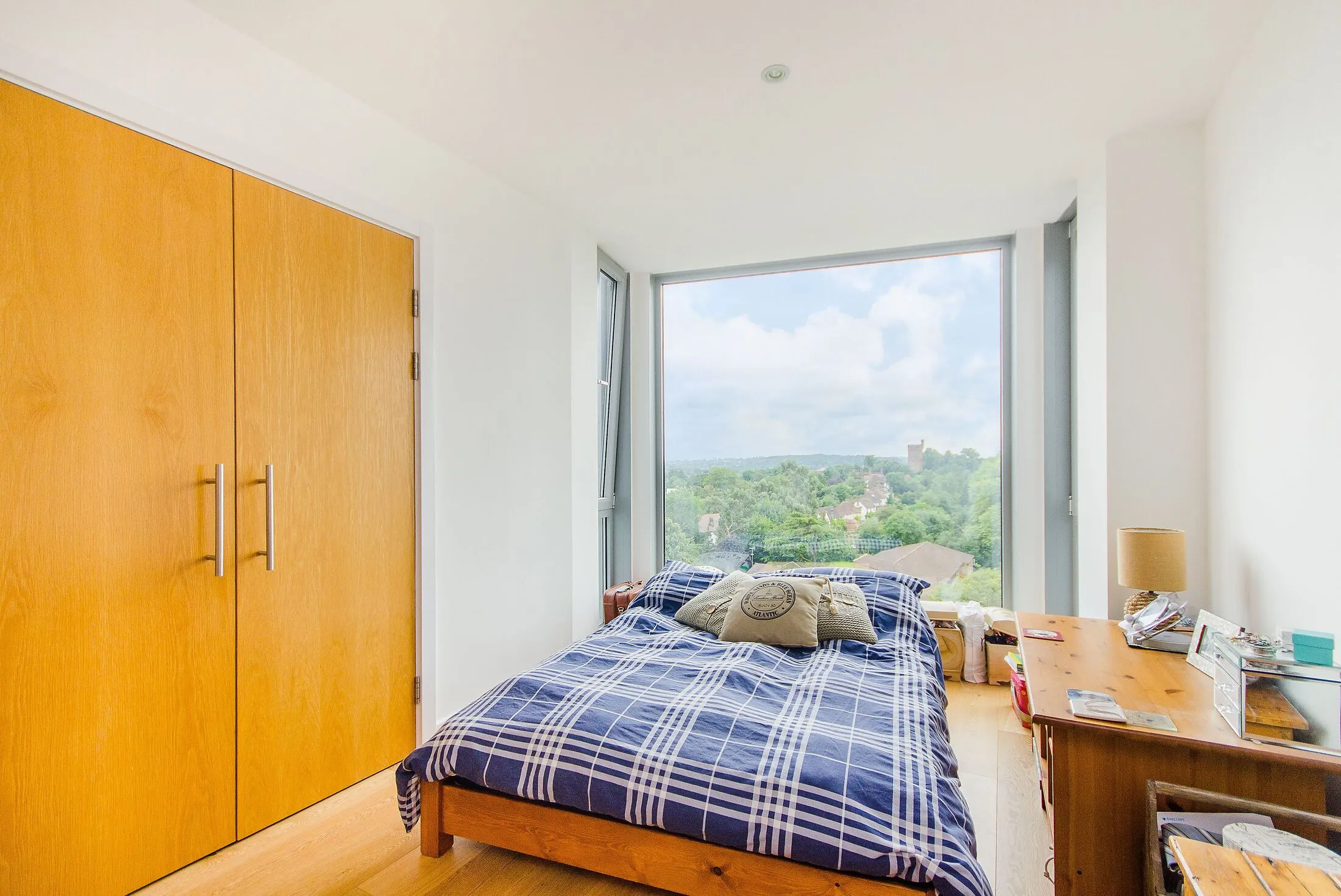 Flat Fairfield Road in Greater London