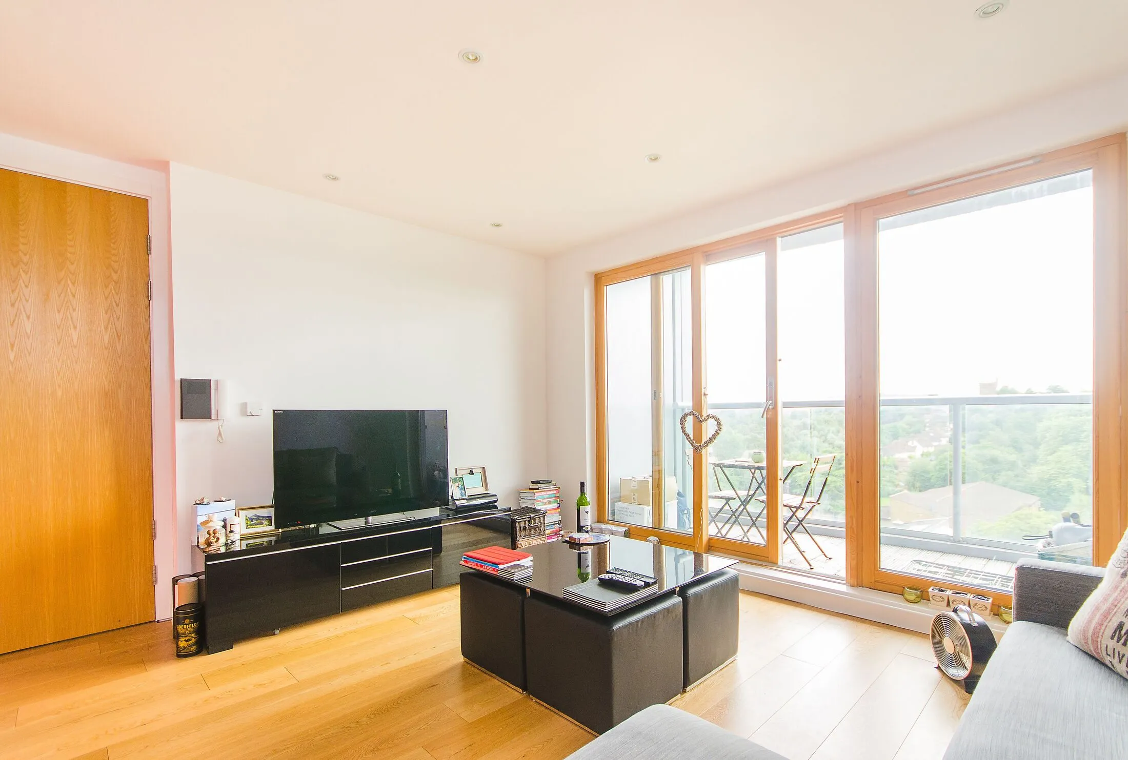 Flat Fairfield Road in Greater London