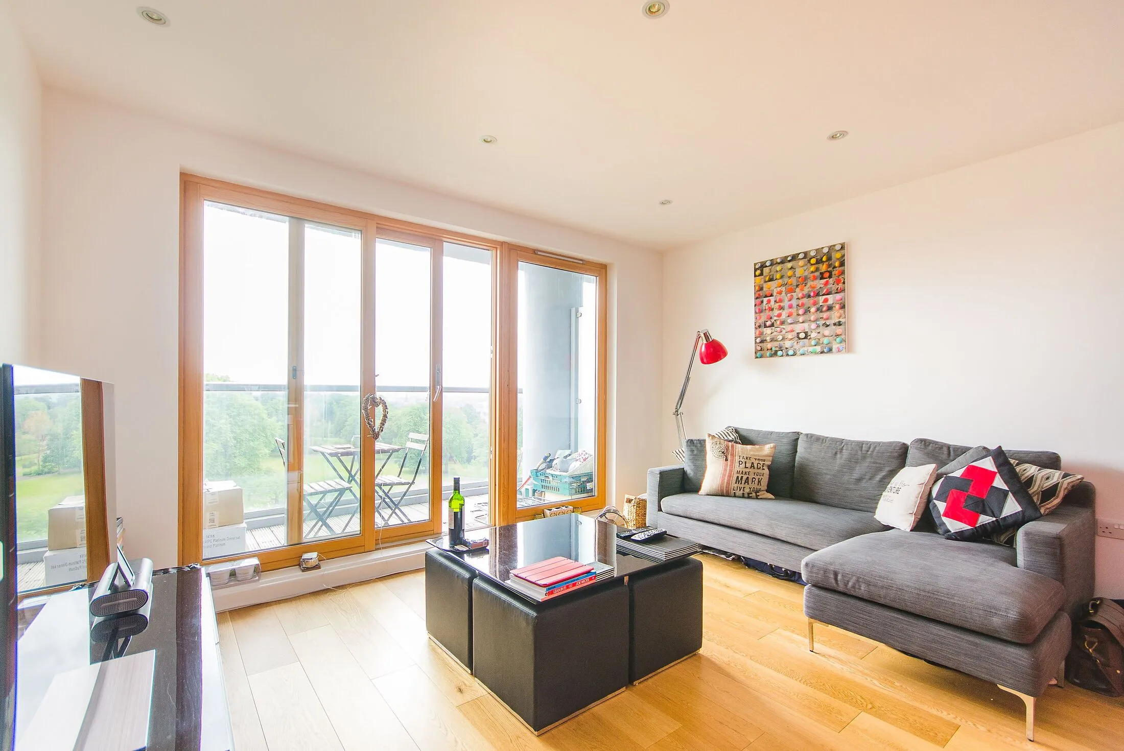 Flat Fairfield Road in Greater London