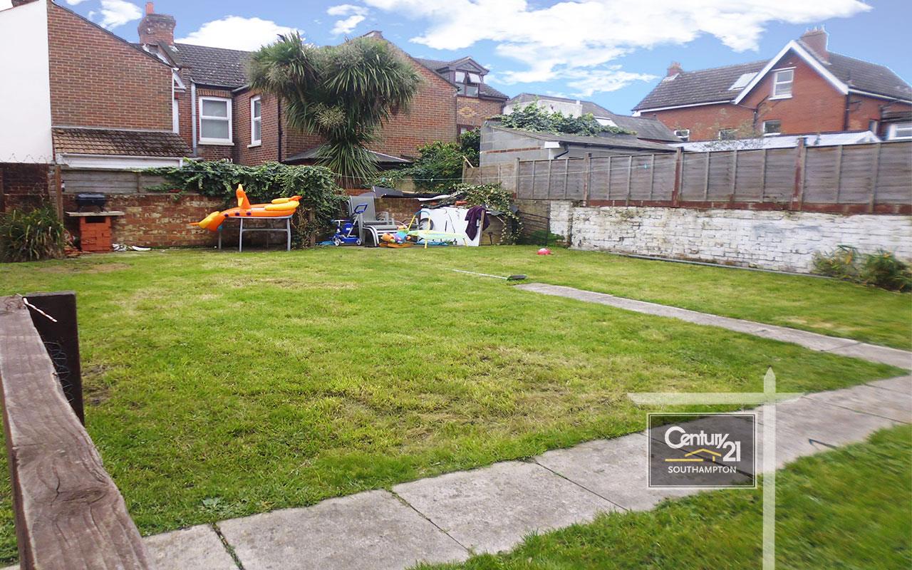 Flat Cranbury Terrace in Southampton