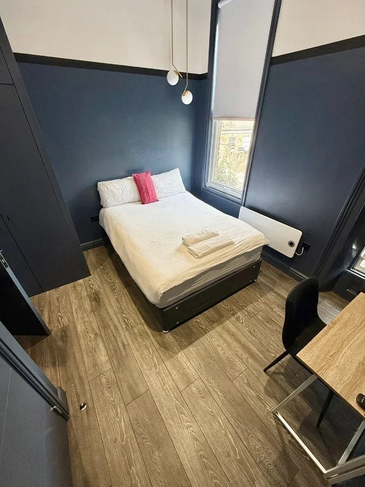 Room Alfred Road in Greater London