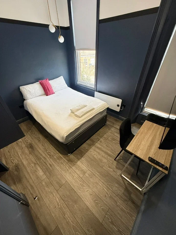 Room Alfred Road in Greater London