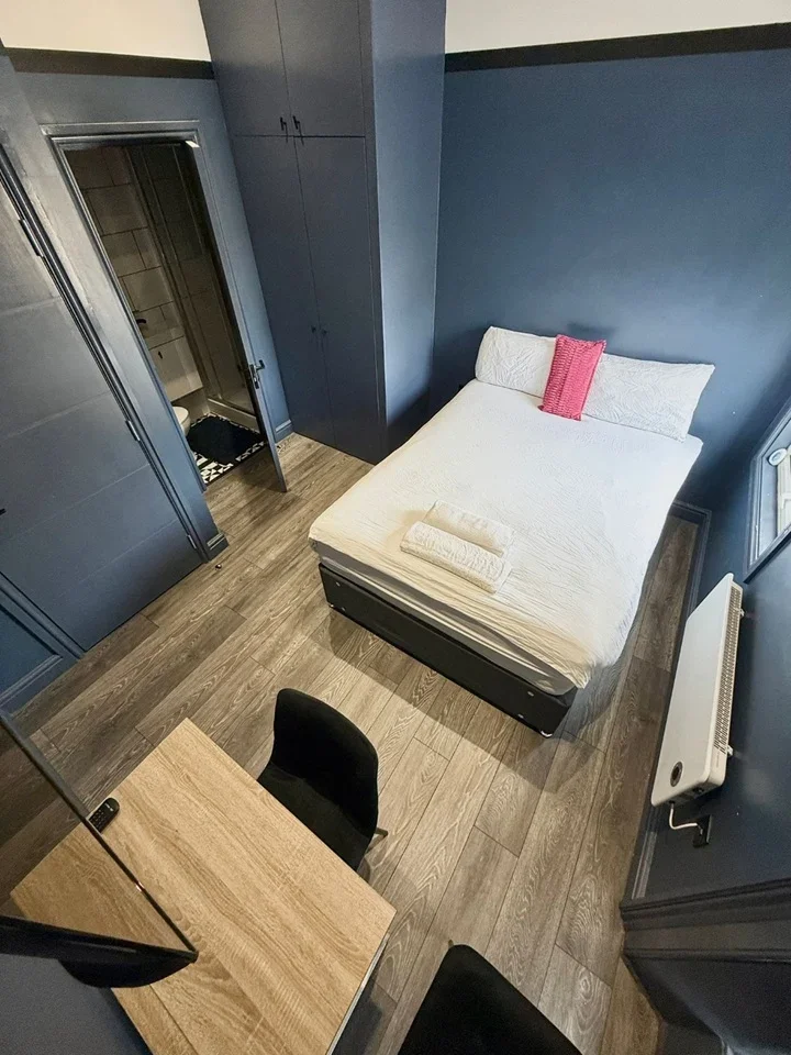 Room Alfred Road in Greater London