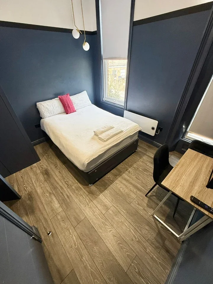 Room Alfred Road in Greater London
