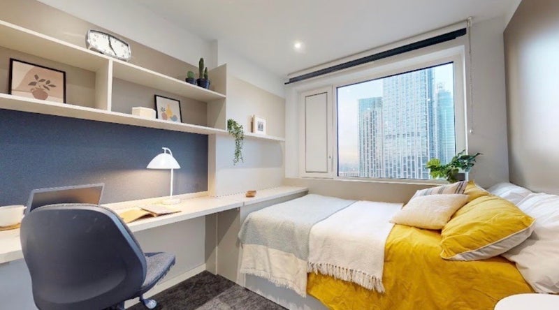 Room Trenchold Street in Greater London