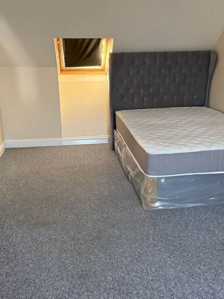 Flat Ashgrove Road in Greater London