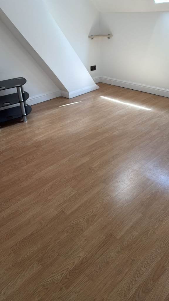 Flat Ashgrove Road in Greater London