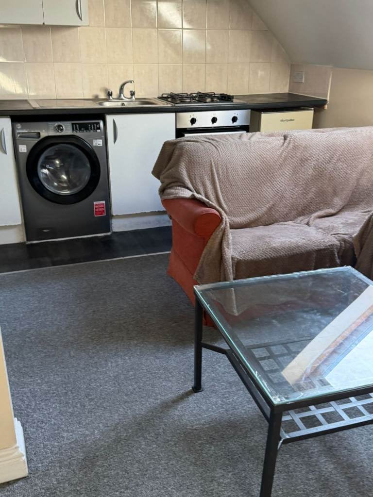 Flat Ashgrove Road in Greater London