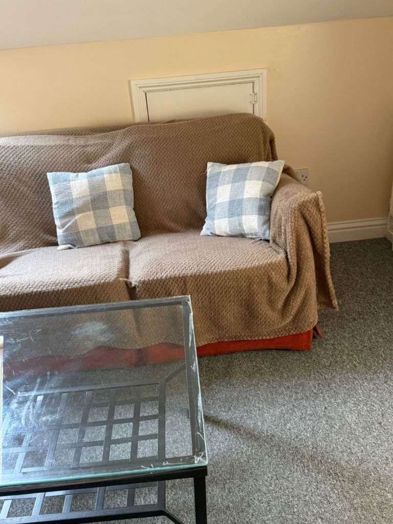 Flat Ashgrove Road in Greater London