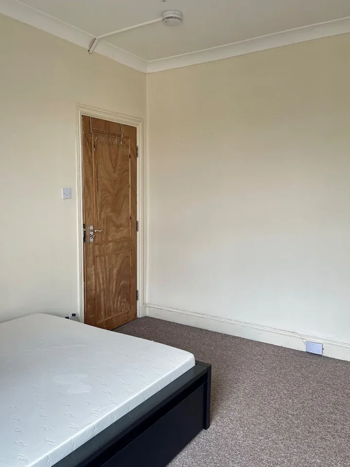 Room Brooke Road in Greater London