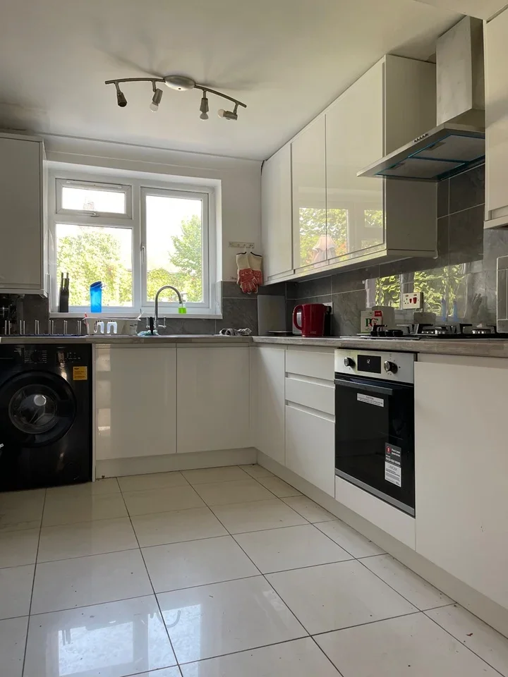 Room Brooke Road in Greater London