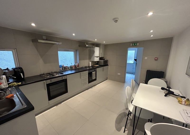 Room Elwood Street in Greater London