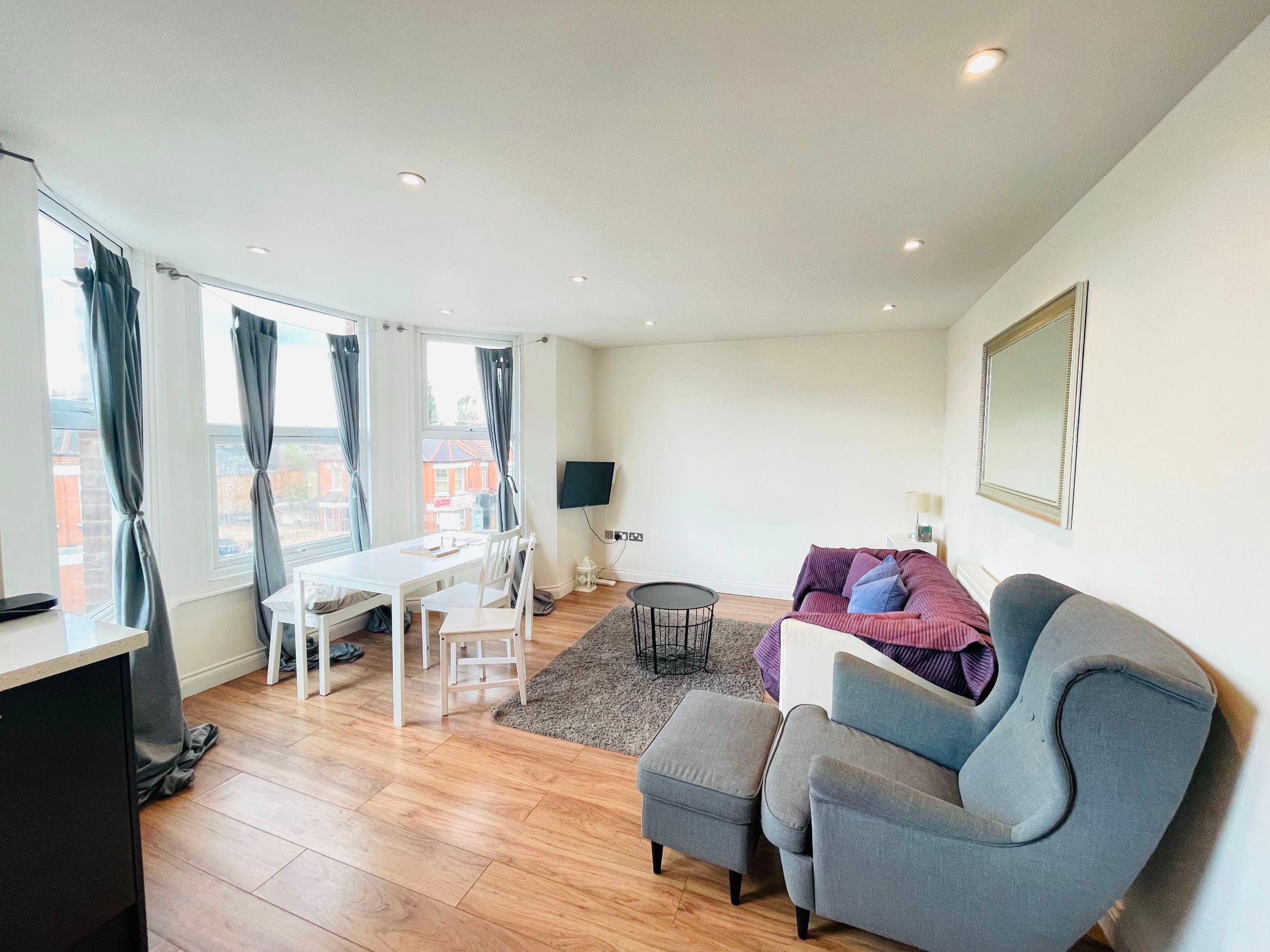 Flat Colney Hatch Lane in Greater London