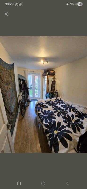 Room Hesketh Road in Leeds
