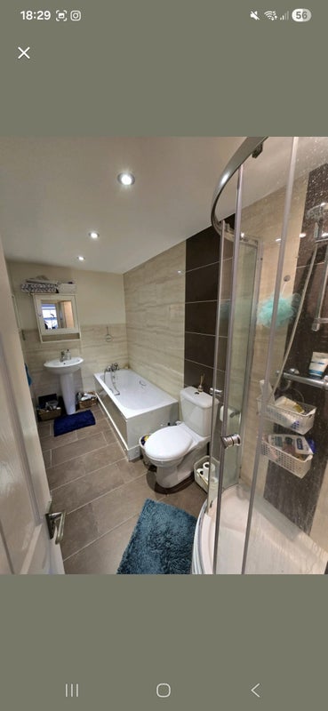 Room Hesketh Road in Leeds