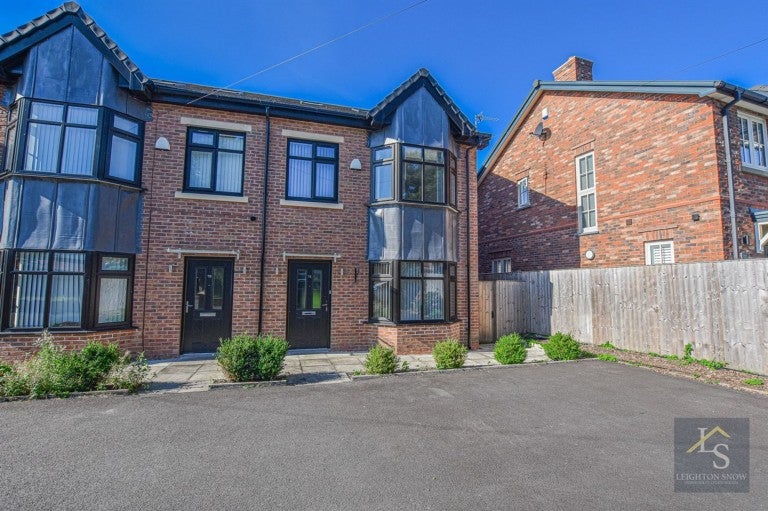 House Clifford Road in Poynton